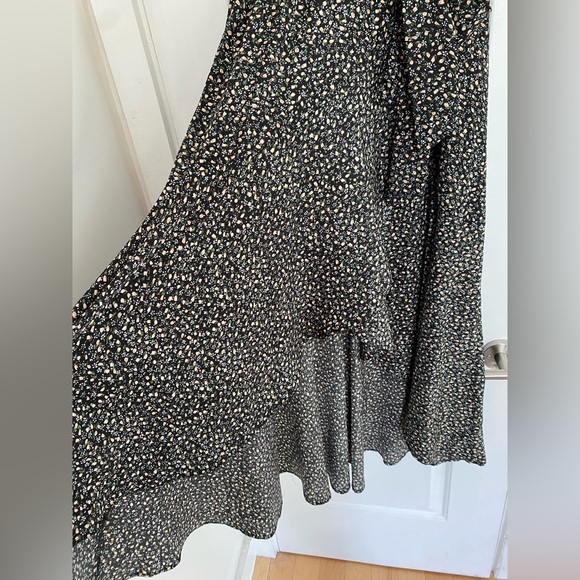 Lulu’s • Ruffled midi dress - Picture 11 of 13